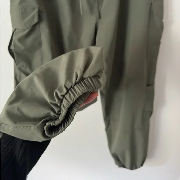 Albion L Jetsetter Cargo Joggers in Olive Green - Picture 7 of 9